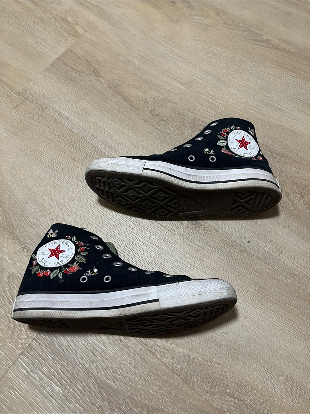 Converse Black High Tops Embroidered Strawberry Size 7 - Picture 5 of 10